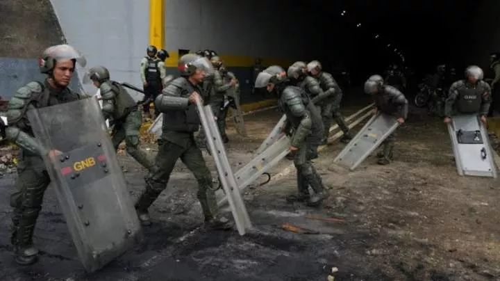 Venezuelan Soldiers calls for army to step in and force president Maduro out of power as protests rock the nation over election results (video)