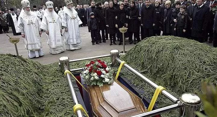 The difference between burial, funeral and cremation [DifferenceBetweennet]