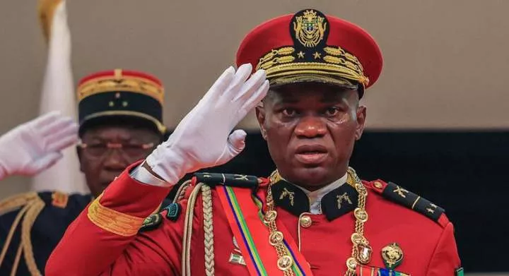 Après le putsch, le général Brice Oligui Nguema a prêté serment au Gabon