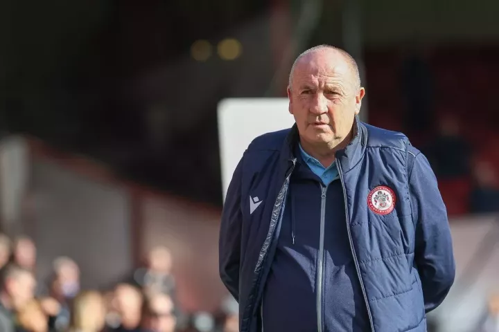 Accrington Stanley: Owner throws coach under the bus after putting club for sale on Twitter