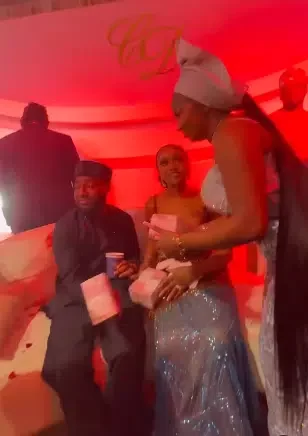 Mixed reactions trail moment Papaya Ex gifts bundles of money to Davido and Chioma on wedding day