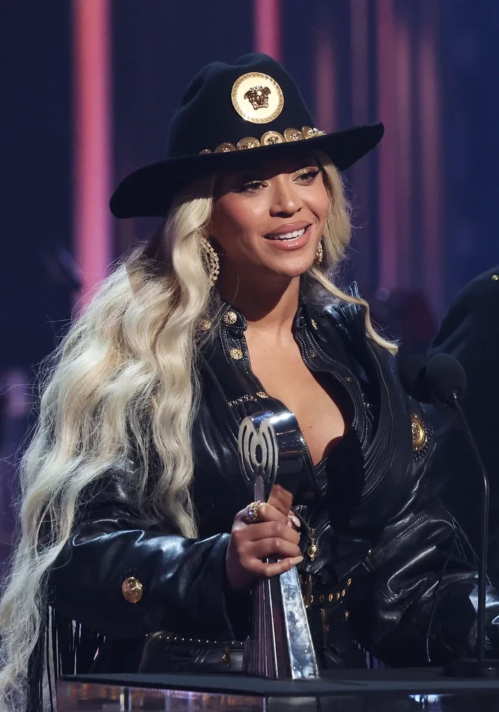 BeyoncÃ© accepting an award on stage
