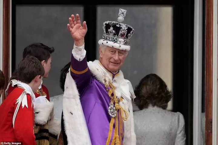 Newly-crowned King Charles and Queen Camilla appear at Buckingham Palace balcony with a select group of senior royals (Photos)