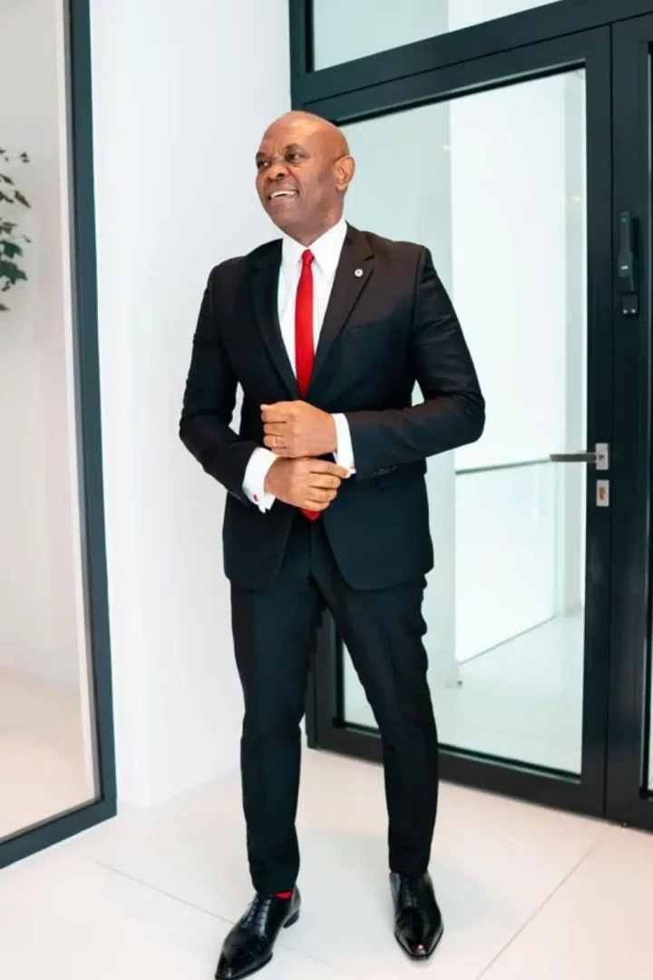 Netizens in awe as billionaire, Tony Elumelu rocks casual shirt and jeans to meeting (Video)