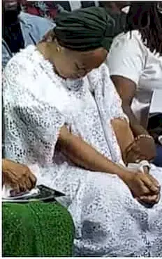 Heartbreaking moment late Sammie Okposo's wife, Ozioma burst into tears after watching her late husband appreciating her on screen
