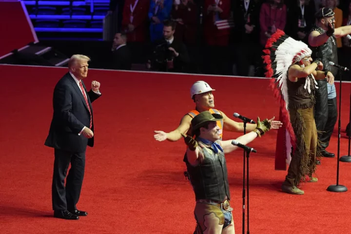 Watch Trump perform his famous dance with YMCA ahead of inauguration  (photos/video)