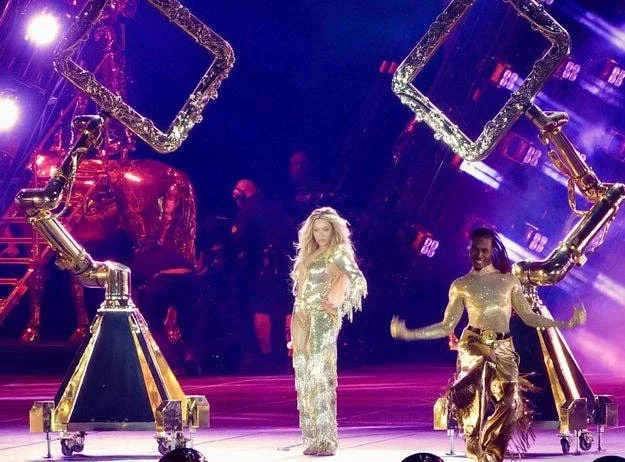 People Are Shocked After BeyoncÃ© Seemingly Experienced A Terrifying Stage Malfunction Involving Literal Robots