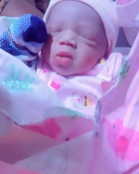 Portable welcomes child with 4th baby mama, Ashabi Simple