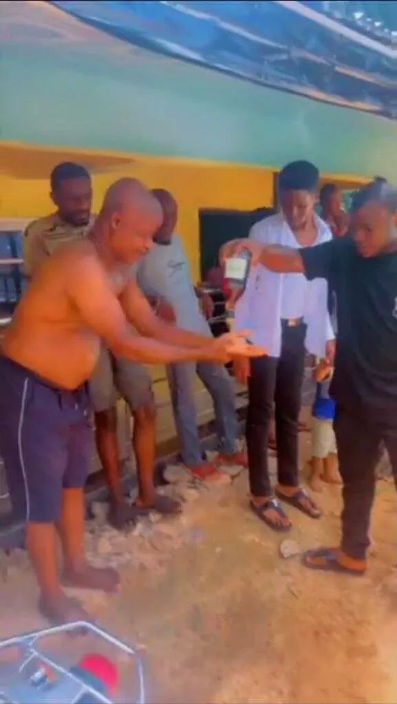 'No value' - Nigerian big boy washes father's hand with expensive alcohol as he gifts him an SUV