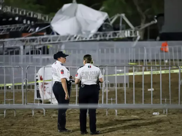 At least 5 dead, 50 injured as stage collapses at Mexico campaign rally (photos/videos)