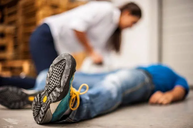 If Someone Faints in Your Presence, Here's What You MUST Do Immediately