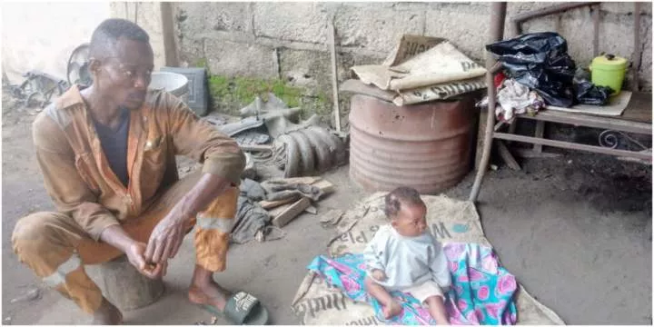 Mechanic spotted with 7-month-old little baby at work after wife reportedly abandons them