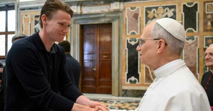 Pope Leo XIV welcomes scudetto-winning Napoli to Vatican, jokes about Roma ties Pope Leo XIV welcomes scudetto-winning Napoli to Vatican, jokes about Roma ties