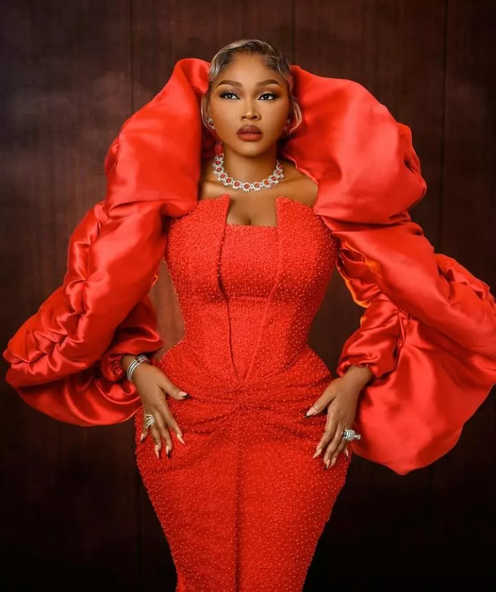 Mercy Aigbe in tears as she gets surprise bouquet at movie premiere