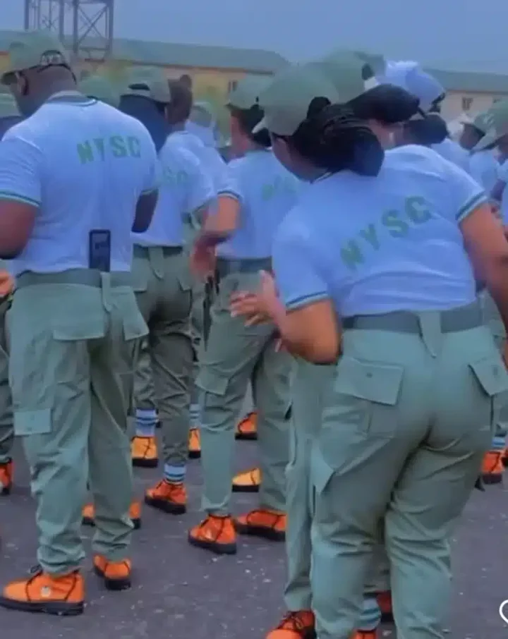 'Una don turn grown man to ring light' - Reactions as female NYSC corpers use man as a tripod stand for video
