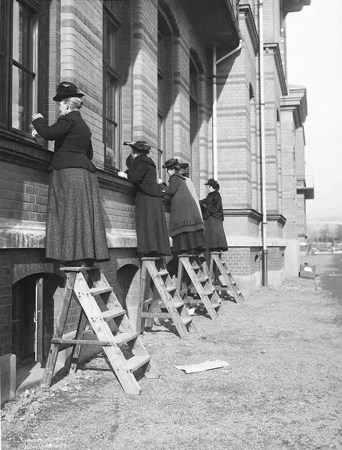 Visiting Quarantined Family And Friends At Ullevål Hospital, Oslo - Photo By Anders Beer Wilse - 1905