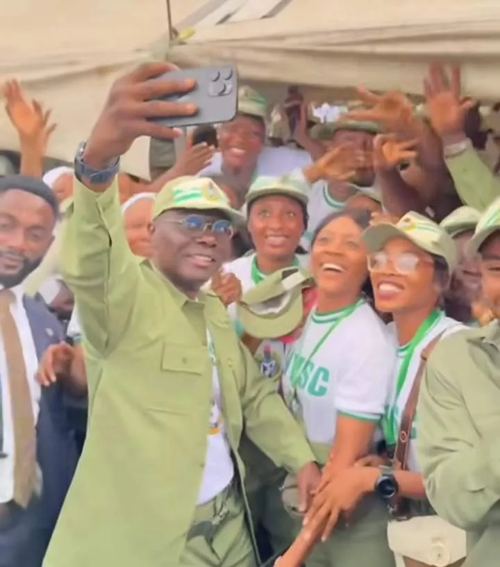 Corps members overjoyed as Gov Sanwo-Olu arrives Lagos camp, promises each corper N100K