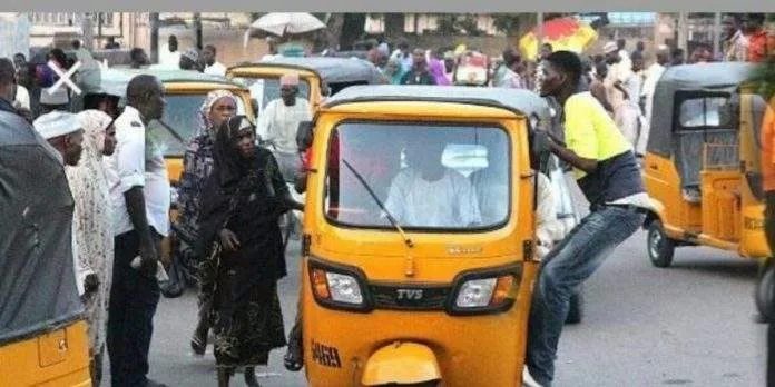 Lady dies inside commercial tricycle in Lagos