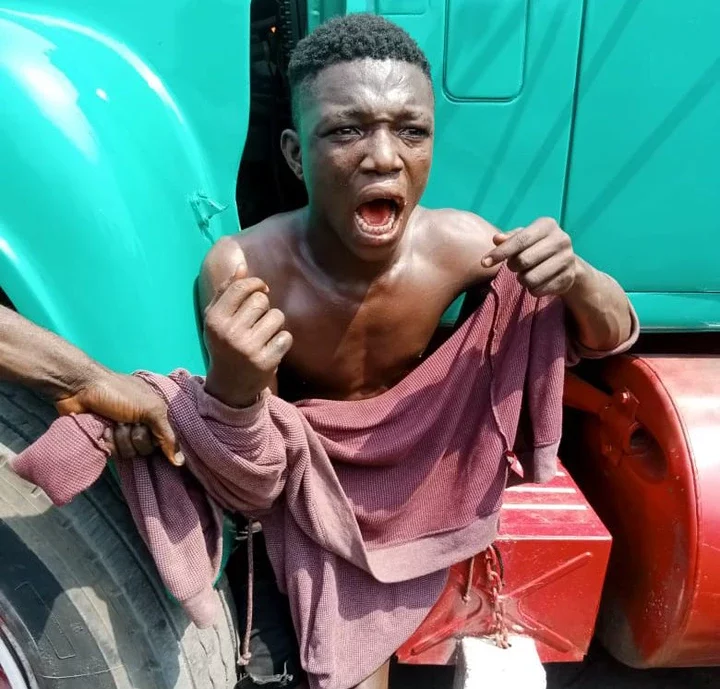 Hoodlum arrested in Lagos as gang caused truck accident, stabbed driver while engaging in extortion
