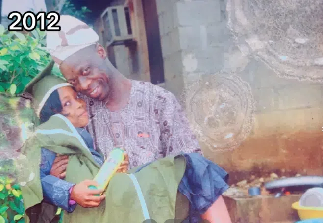 Lady recreates graduation photo with dad 12 years later