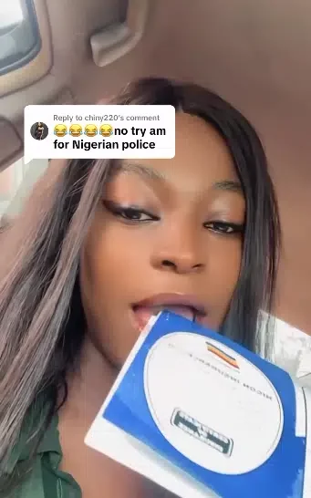 Lady flirtatiously gives policeman her particulars, his reaction trends