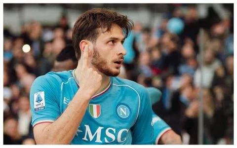 'He is not for sale' - Napoli issues official statement on Kvaratskhelia transfer rumours
