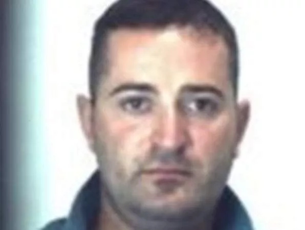 Italian mafia boss who escaped from prison using bed sheets is recaptured in France (video)