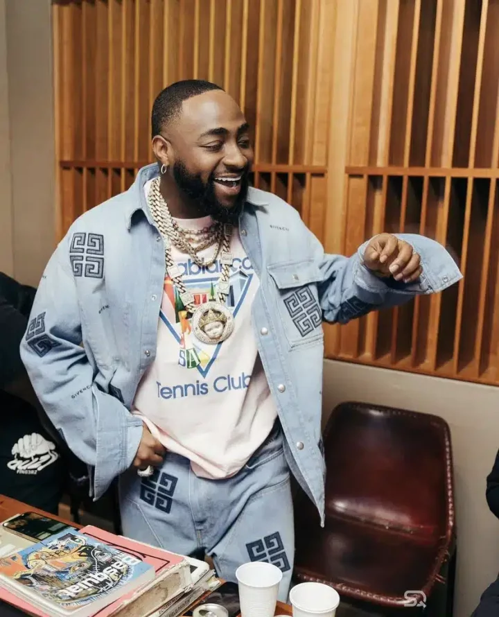 Watch moment Davido receives his 'Best Male Artist' award at Trace Awards