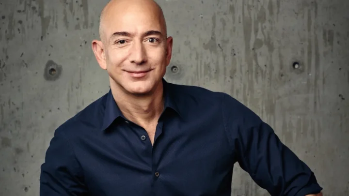 Jeff Bezos Shuts Down Fifth Avenue In New York So A Crane Could Deliver Furniture Into His $119m Penthouse (Video)