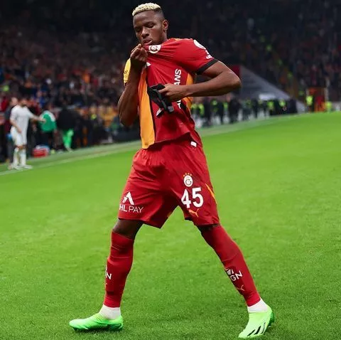 Victor Osimhen scores for Galatasaray -- imago