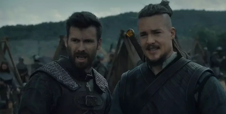 Irish warrior Finan, played by Mark Rowley, alongside Uhtred. (Netflix)