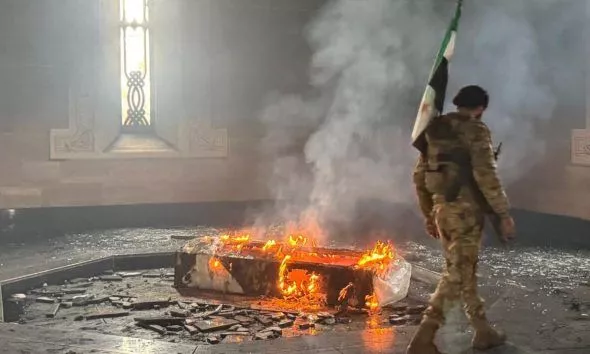 Syrian rebels burn tomb of Hafez, father of exiled Bashar al-Assad (Photos/video)