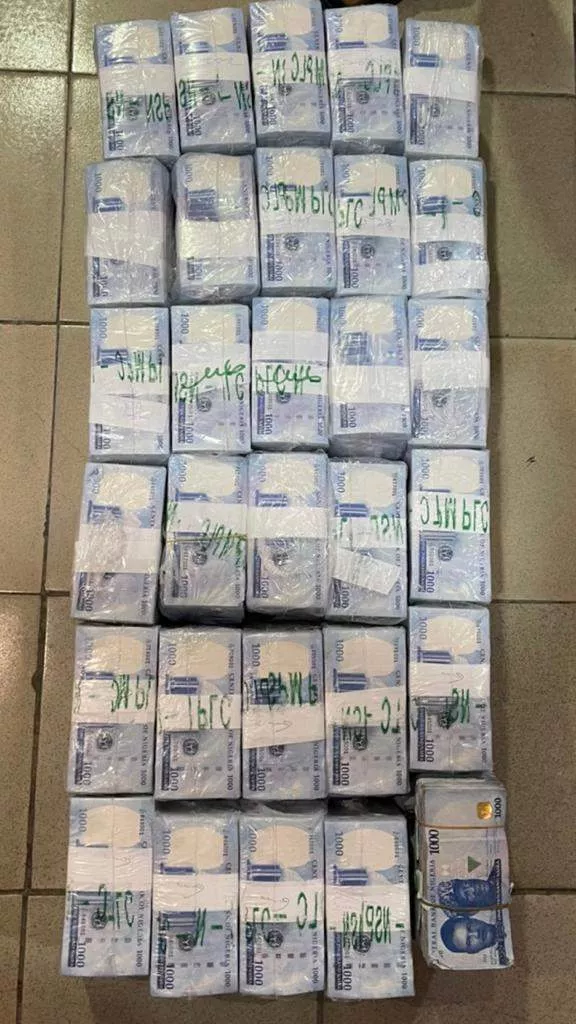 EFCC intercepts N32.4m new Naira notes allegedly meant for vote-buying in Lagos (video)