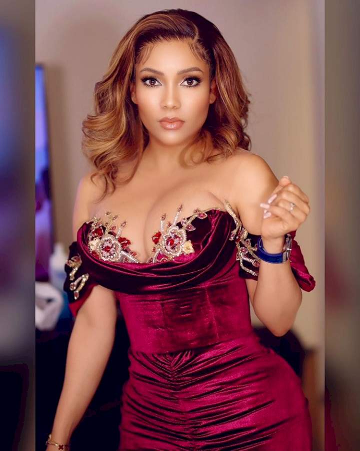 Reality star, Maria Chike flaunts N25M cash for shopping in Dubai (Video)