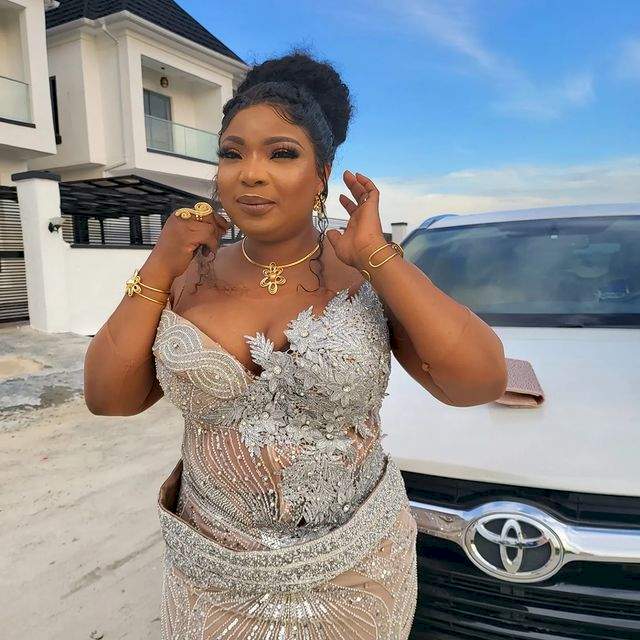 'You're corrupting these kids' - Laide Bakare berated for allowing kids touch her 'bum' (Video)