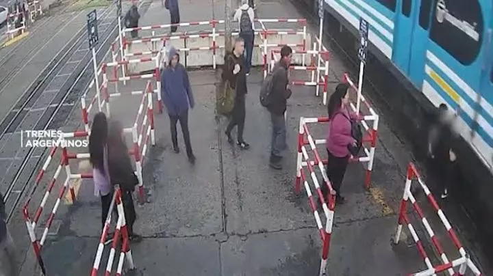 Man walks onto path of oncoming train and almost gets run over while staring at phone (video)