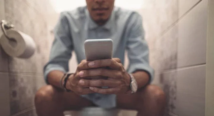 Never take your phone to the toilet, here's why