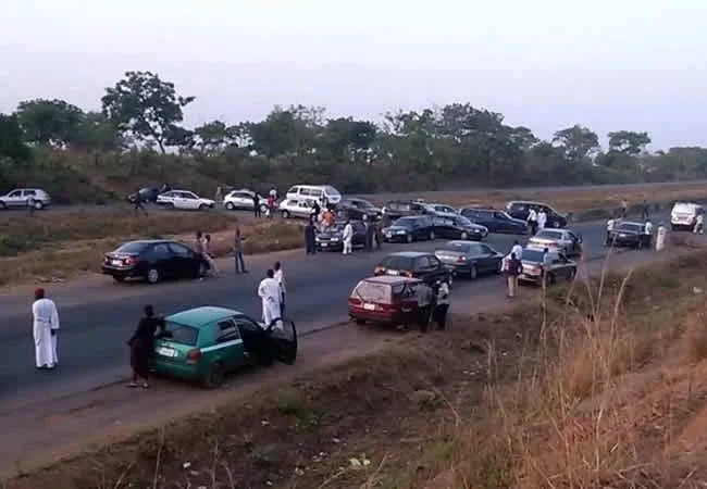 Residents barricade Kaduna-Abuja highway over kidnapping