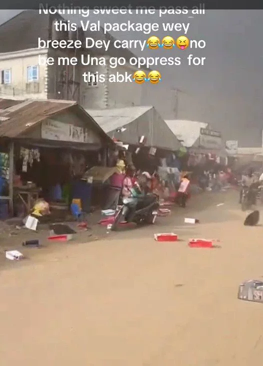 'Even the breeze is against the valentine' - Single people overjoyed after heavy wind ru!ns Valentine's gift items at a local market (WATCH)