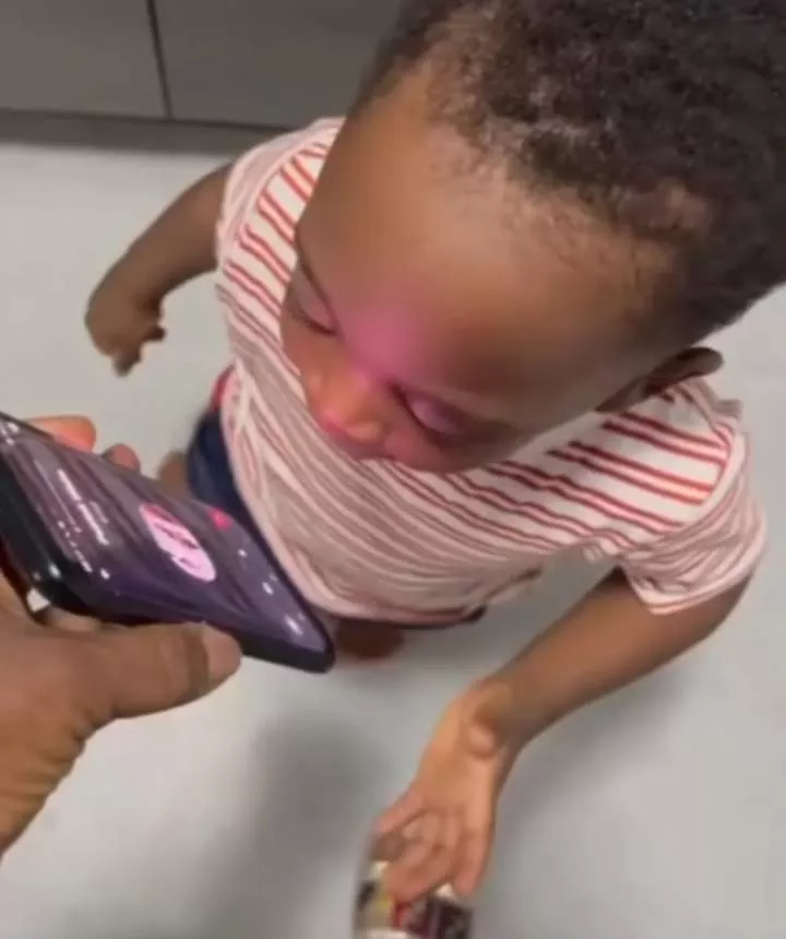Toddler's phone conversation with his dad warms hearts