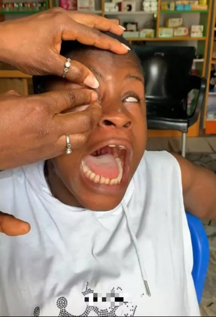 'Comot am, I don blind o' - Lady weeps after using contact lenses for first time