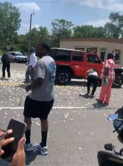 De@d Man's Life Savings Dropped From Helicopter As Mourners Scramble To Grab What They Can (Photos)
