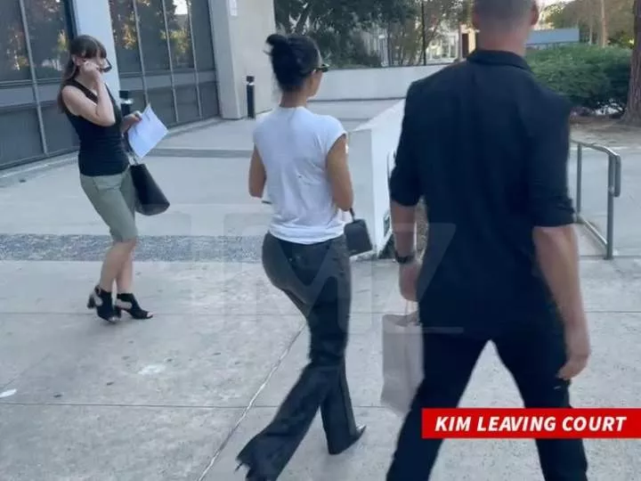 Kim Kardashian shows up for jury duty at a US courthouse in gang murder case (photos)