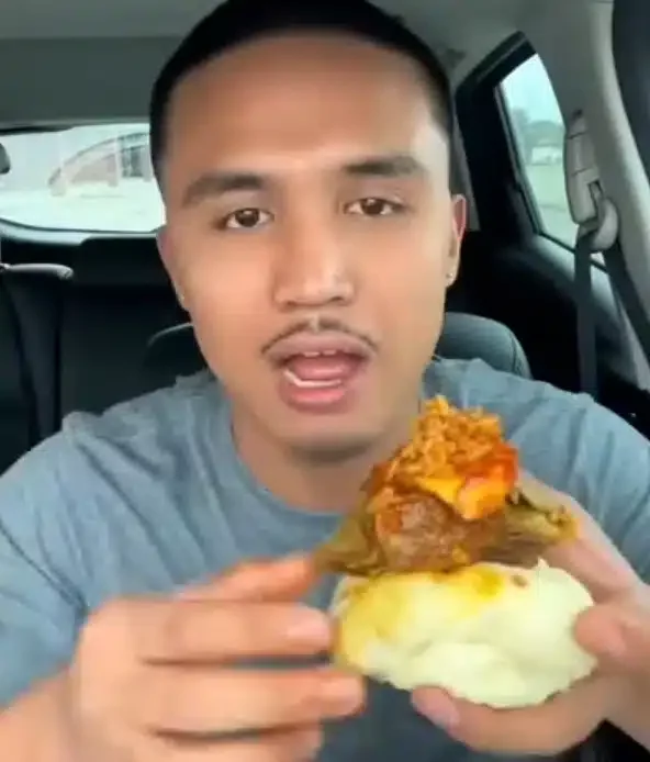 'Best food on the planet' - American man wows many as he tries egusi, fufu and Nigerian jollof rice for the first time