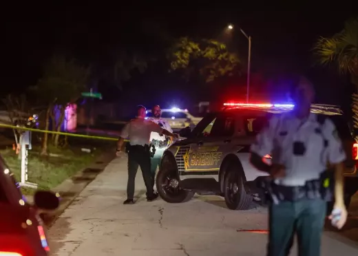 Teen kills parents and shoots police officer in Florida (video)