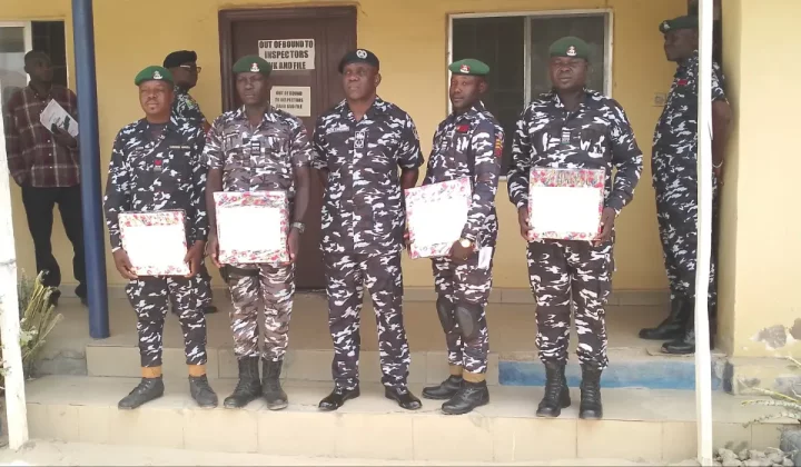Taraba: Police officers rewarded for rejecting N8m bribe from suspected kidnappers