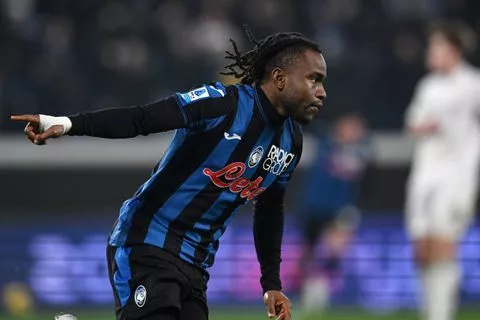 Not again: Frustrated fans attack Atalanta coach for Lookman's latest substitution against Napoli