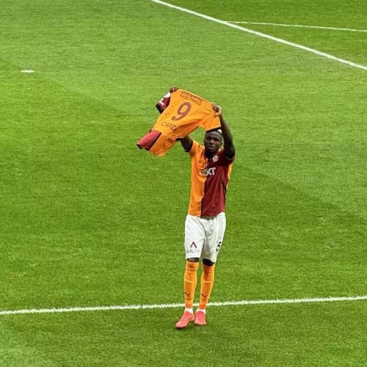 Turkey: Victor Osimhen holds up Icardi's shirt after scoring for Galatasaray