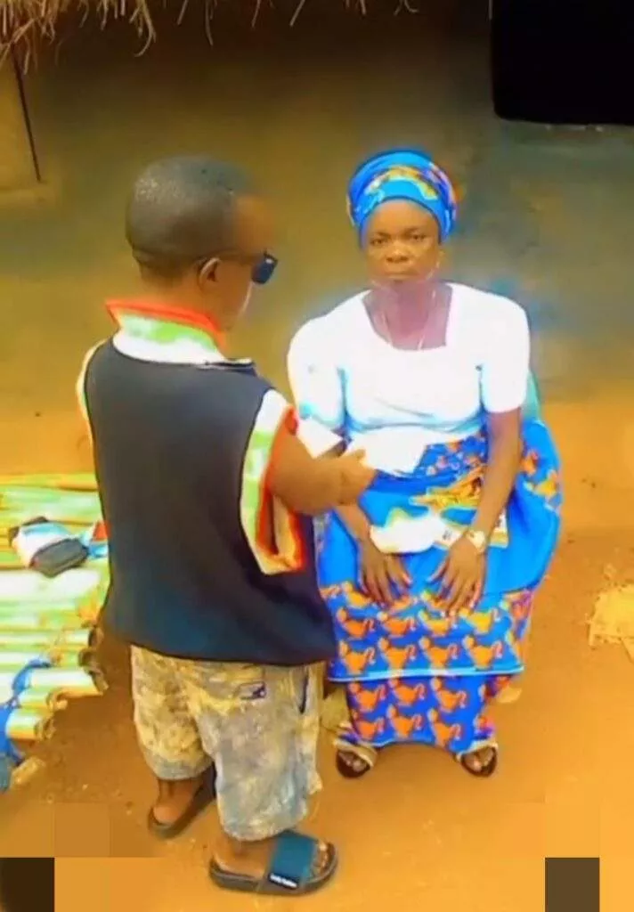 Big boy sprays money on mom as he celebrates Mothers' Day