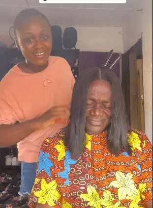 Lady shares dad's reaction as she uses his head to stretch her wig